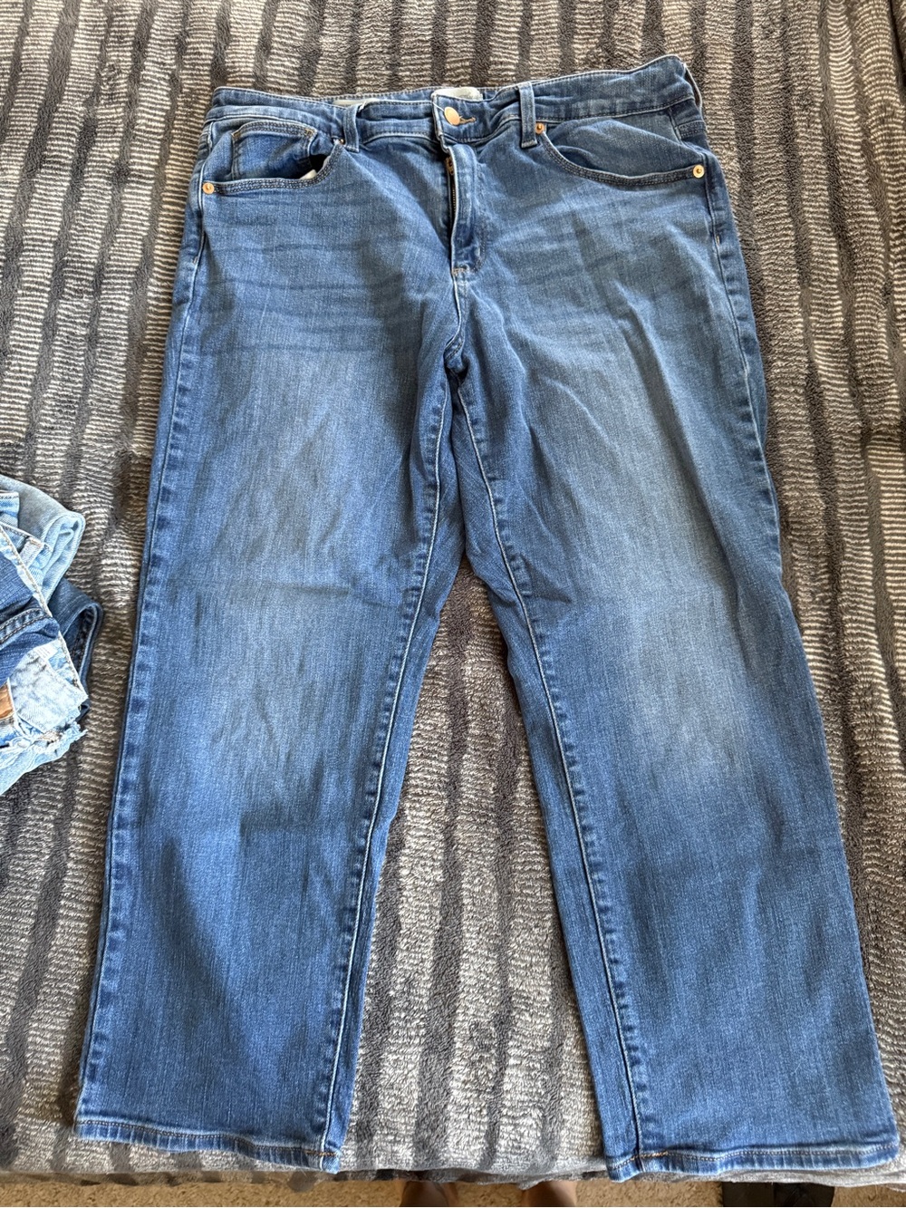Universal Thread Men’s Straight-Leg Denim Jeans in Blue